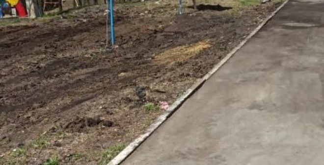 Депутат Сидоров помог жителям избавиться от мусора после ремонта многоквартирного дома