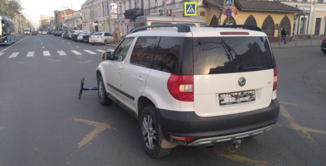 В Саратове иномарка столкнулась с самокатом