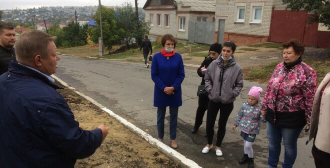 Николай Панков обсудил с вольчанами качество ремонта тротуаров