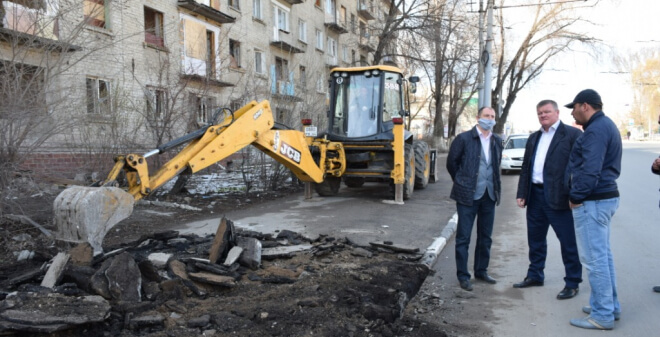 Михаил Исаев раскритиковал главу администрации Заводского района за организацию процесса по ремонту тротуаров 