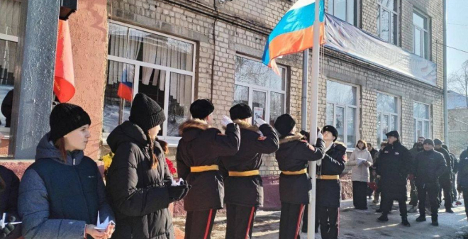 В Саратове открыли мемориальную доску в честь Героя СВО