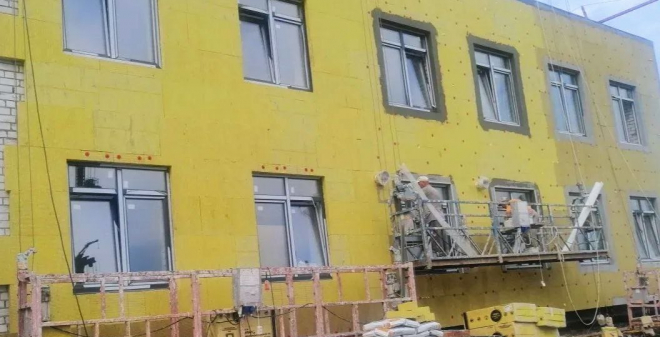 Строители начали работы по благоустройству прилежащей к новой поликлинике на Шуровой горе территории