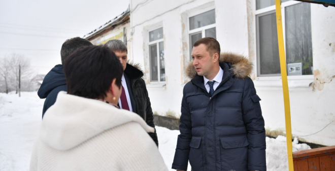 Роман Бусаргин обсудил с жителями Ершовского района состояние местных социальных учреждений