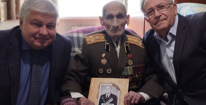 Во Фрунзенском районе поздравили ветерана Великой Отечественной войны со 105-летним юбилеем