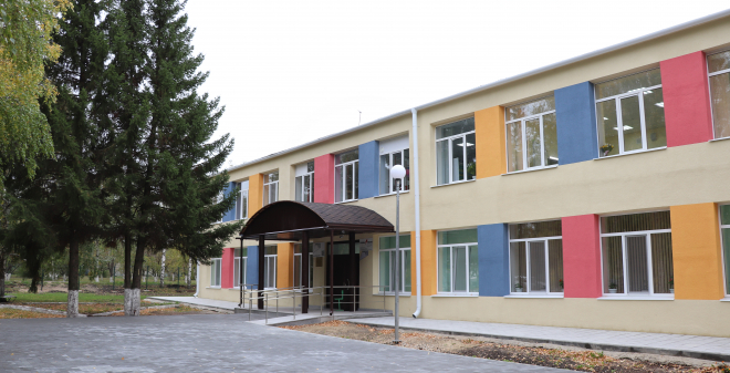 Панков: В Калининском районе капитально отремонтировали школу благодаря федеральному финансированию