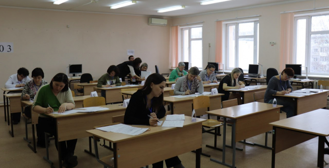 Родители поменялись местами с детьми и написали ЕГЭ по базовой математике