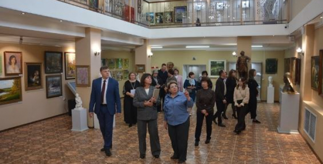 В Базарном Карабулаке открыли обновлённый художественный зал музея