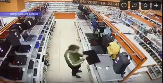 Подростки из Самары подозреваются в краже ноутбуков из магазина Саратова