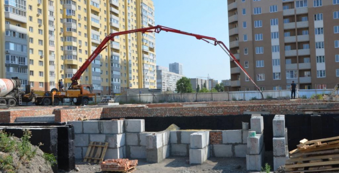 Представители муниципалитета и городской прокуратуры проинспектировали строительство 2 детских садов в Заводском районе