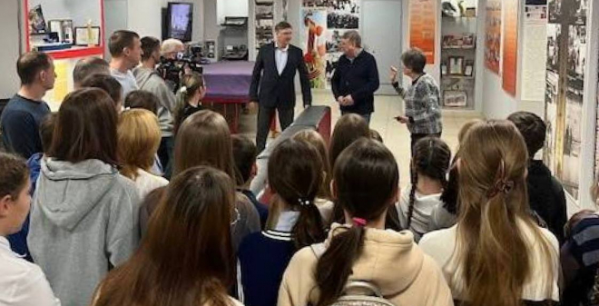 Депутаты исполнили новогоднюю мечту детей участников СВО побывать на телевидении