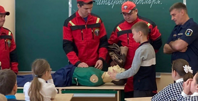 Саратовским школьникам провели урок по гражданской обороне