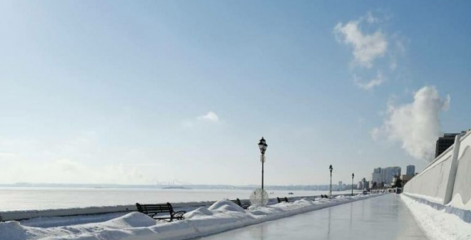 Каток на набережной Космонавтов подготавливают к приему саратовцев