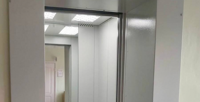 В Энгельсской детской клинической больнице заменили два лифта