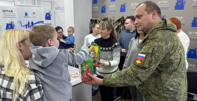 В Штабе общественной поддержки «Единой России» написали письма бойцам СВО