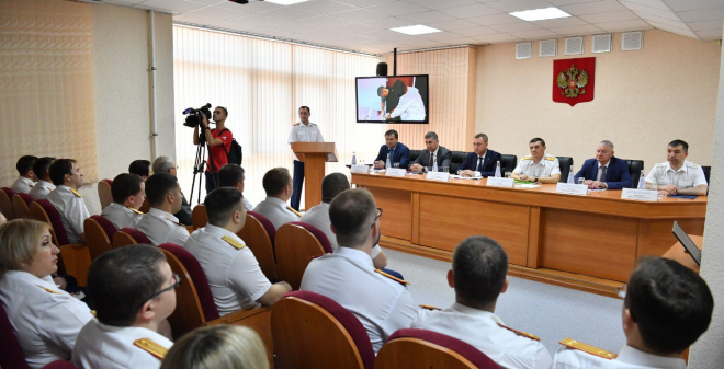 Роман Бусаргин поздравил саратовских следователей с профессиональным праздником