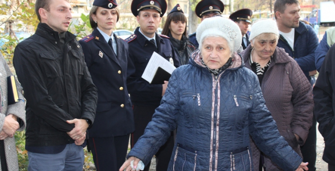 Акцию «Приемная полиции во дворах» провели сотрудники УМВД России по городу Саратову