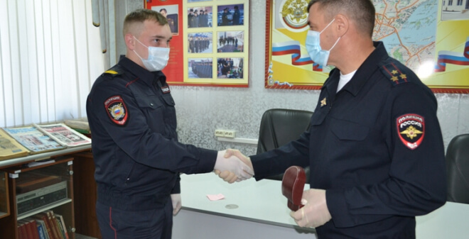 В Саратове сотрудников полиции наградили за спасение людей на пожаре