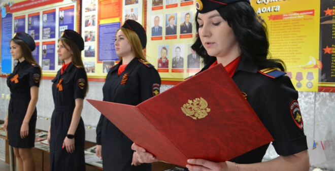 В Саратове молодые сотрудники полиции приняли Присягу