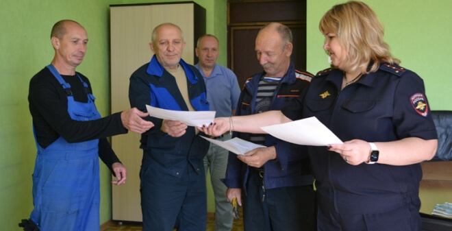 Полицейские пригласили работников предприятия Заводского района Саратова вступить в ДНД