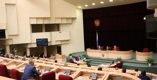 Принимая решение о прекращении депутатских полномочий Курихиным в облдуме напомнили, что перед законом все равны 