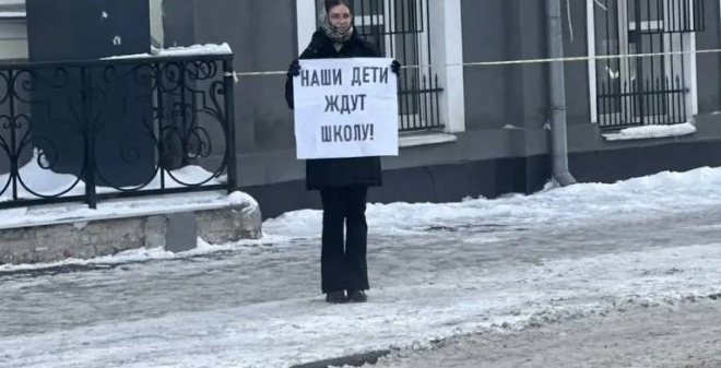 Саратовцы перед судом вышли в защиту строительства школы в Молодежном