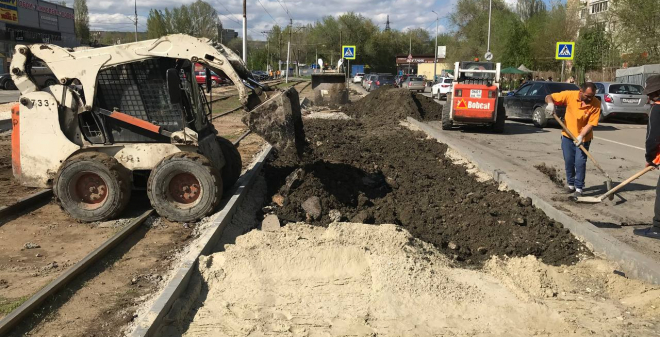 В двух районах Саратова продолжается ремонт тротуаров