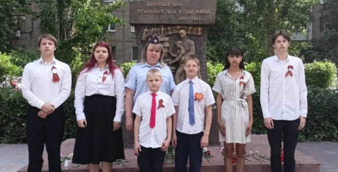 Саратовские полицейские провели акцию «Свеча памяти»