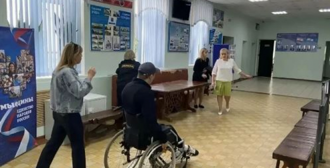 Активисты «Единой России» проверили избирательные участки на готовность к голосованию для людей с инвалидностью