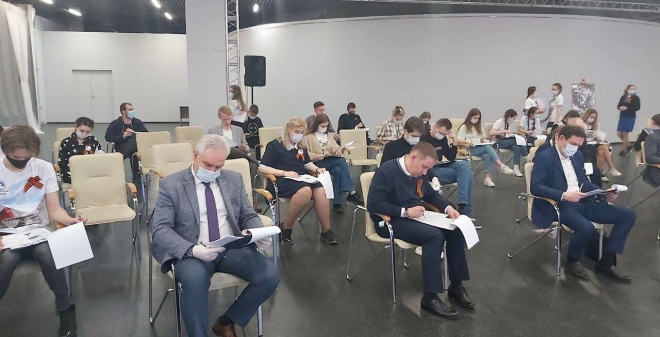 Депутаты облдумы отметили важность «Диктанта Победы» для патриотического воспитания молодёжи