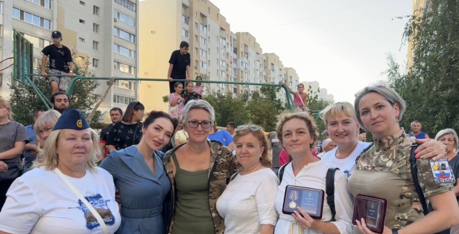 Юлия Литневская вручила подарки маленьким жителям «Лётки»