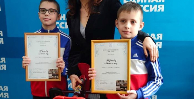 Юлия Литневская подарила снегокат победителю конкурса «Кормушка для птиц своими руками»