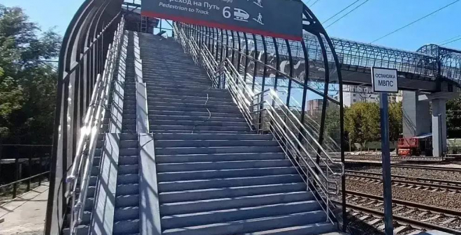 Новый пешеходный мост открыт на ж/д станции Примыкание в Заводском районе