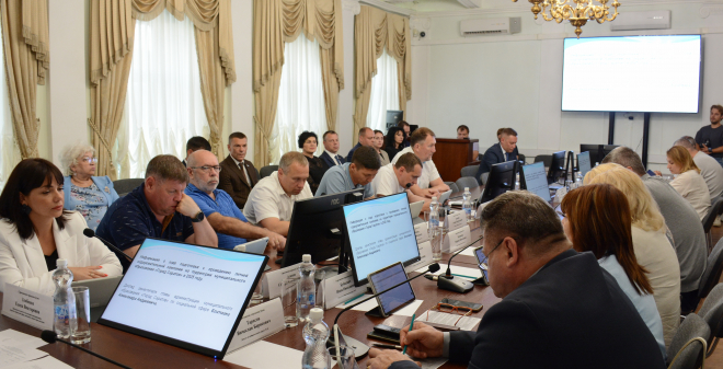 Депутаты продолжают держать на контроле ход ремонта пешеходных лестниц