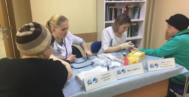 Медики организовали в Саратове «Островки здоровья»