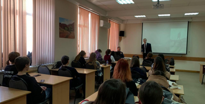 Юлия Литневская организовала встречу студентов с участником специальной военной операции