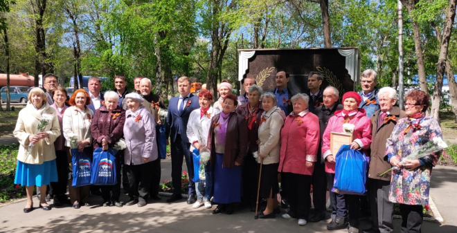 В сквере 70-летия Победы состоялась церемония открытия районной Доски Почета ветеранов 