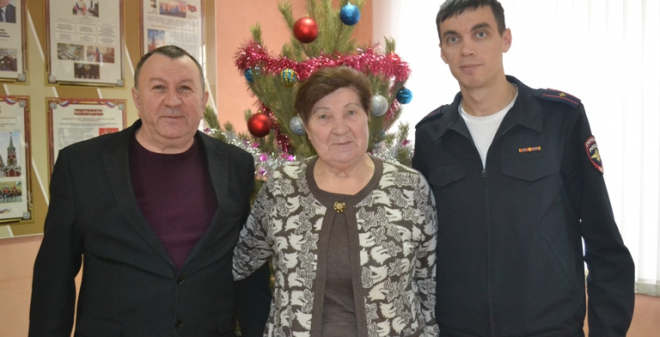 Ветеранская организация Управления МВД России по городу Саратову проводила на заслуженный отдых почетного ветерана ОВД