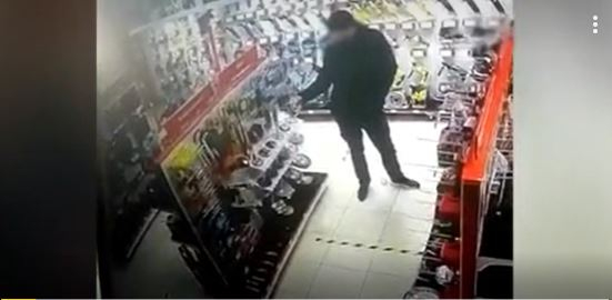 Саратовец украл из магазина диски для резки керамики, чтобы продать их на рынке