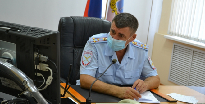 Андрей Чепурной провел прямую телефонную линию с жителями Саратова