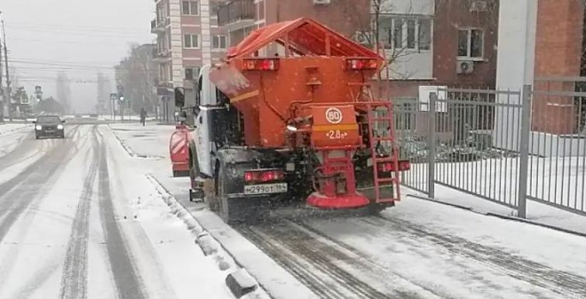 В областном центре продолжается ликвидация последствий непогоды