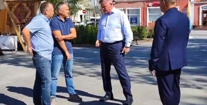 На улице Волжская продолжается замена плиточного покрытия