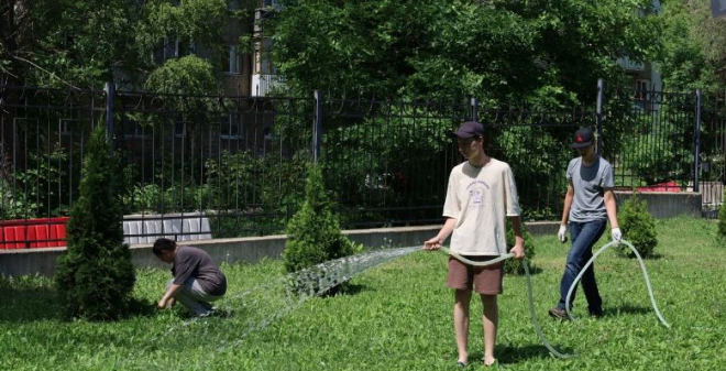 В Саратове успешно реализуется муниципальная программа трудоустройства несовершеннолетних