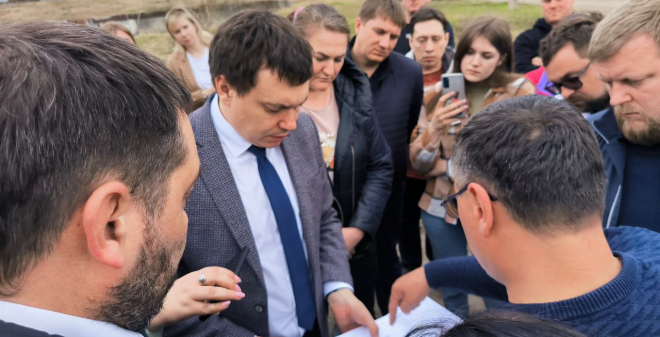 Павел Мигачёв и Лада Мокроусова встретились с многодетными семьями в поселке Воробьевка Саратова