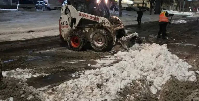 Продолжаются мероприятия по уборке городов области от снега и наледи