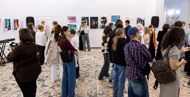 Школа креативных индустрий презентовала выставку фотографий и цифровых картин «Многоликость»