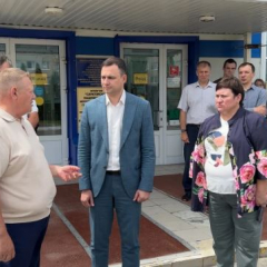 Панков обсудил ремонт университетского бассейна в Балашове с коллективом вуза
