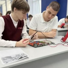 Более 5 тысяч школьников познакомились с профессиями на Едином дне открытых дверей