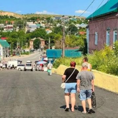 В Вольске по нацпроекту обустроили две детские площадки и пешеходную зону
