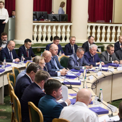 На заседании Совета округа обсудили меры социальной поддержки участников СВО