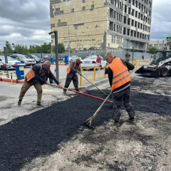 На улице Плякина началась укладка асфальта